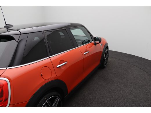 Mini Cooper 1.5 Cooper | 18 inch LM | Afwijkende dakkleur | Airco ActivLease financial lease