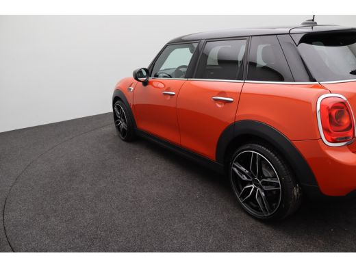 Mini Cooper 1.5 Cooper | 18 inch LM | Afwijkende dakkleur | Airco ActivLease financial lease