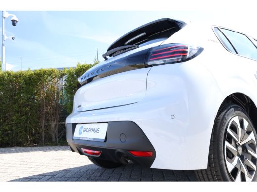 Peugeot 208 Allure | 16" Lichtmetalen velgen 'ELBORN' | Climate Control | Dashboard en deurpanelen in kunstst... ActivLease financial lease