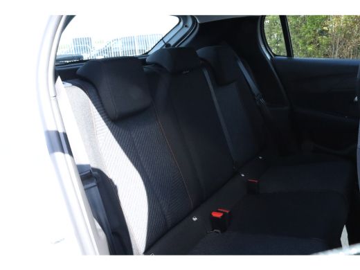 Peugeot 208 Allure | 16" Lichtmetalen velgen 'ELBORN' | Climate Control | Dashboard en deurpanelen in kunstst... ActivLease financial lease