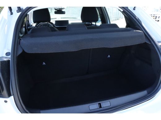 Peugeot 208 Allure | 16" Lichtmetalen velgen 'ELBORN' | Climate Control | Dashboard en deurpanelen in kunstst... ActivLease financial lease