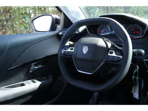 Peugeot 208 Allure | 16" Lichtmetalen velgen 'ELBORN' | Climate Control | Dashboard en deurpanelen in kunstst... ActivLease financial lease