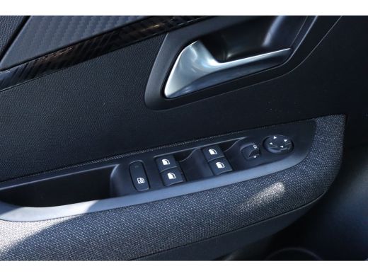 Peugeot 208 Allure | 16" Lichtmetalen velgen 'ELBORN' | Climate Control | Dashboard en deurpanelen in kunstst... ActivLease financial lease