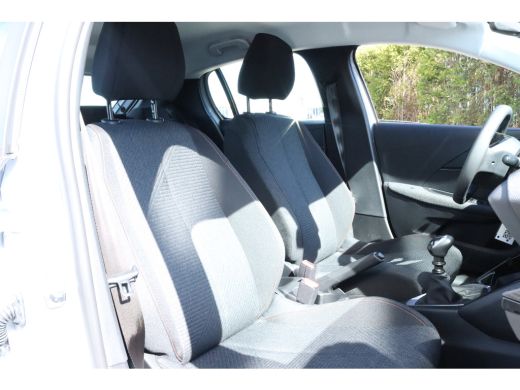 Peugeot 208 Allure | 16" Lichtmetalen velgen 'ELBORN' | Climate Control | Dashboard en deurpanelen in kunstst... ActivLease financial lease