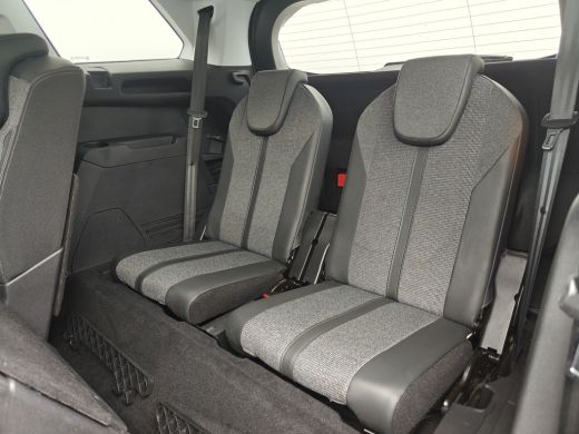 Peugeot 5008 1.2 PureTech Blue Lease Premium | 2 stoelen op derde rij | Achteruitrijcamera | Airco (automatisch) ActivLease financial lease