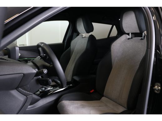 Peugeot e-2008 EV GT 50 kWh | Navi | Camera | Alcantara | Stoelverw. | AD.cruise | PDC V+A | Keyless Entry | ActivLease financial lease