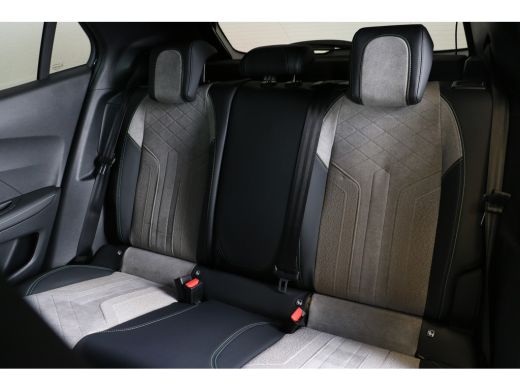 Peugeot e-2008 EV GT 50 kWh | Navi | Camera | Alcantara | Stoelverw. | AD.cruise | PDC V+A | Keyless Entry | ActivLease financial lease