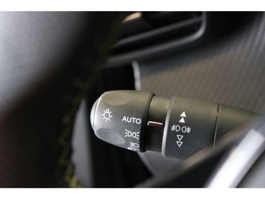 Peugeot e-2008 EV GT 50 kWh | Navi | Camera | Alcantara | Stoelverw. | AD.cruise | PDC V+A | Keyless Entry | ActivLease financial lease