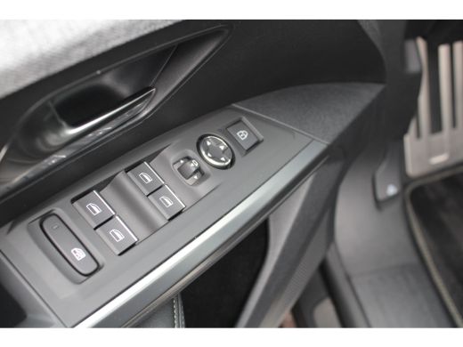 Peugeot e-5008 GT Avantage 73 kWh | Lederen bekleding | Panorama/schuifdak | Navigatie | Camera | BTW | 6.000km | ActivLease financial lease