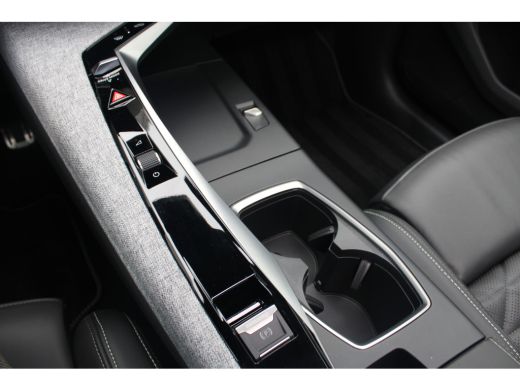 Peugeot e-5008 GT Avantage 73 kWh | Lederen bekleding | Panorama/schuifdak | Navigatie | Camera | BTW | 6.000km | ActivLease financial lease