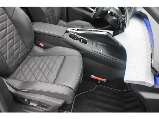 Peugeot e-5008 GT Avantage 73 kWh | Lederen bekleding | Panorama/schuifdak | Navigatie | Camera | BTW | 6.000km | ActivLease financial lease