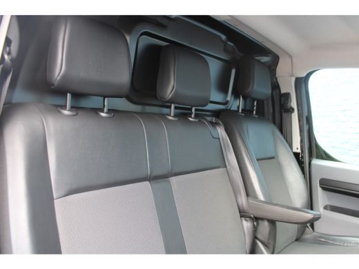Peugeot Expert 2.0 BlueHDI 120 Compact Urban | Automaat | Navigatie | Camera | 3-Zits | Lichtmetaal | Parkeersen... ActivLease financial lease