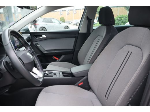 Seat Leon 1.0 eTSI Style Business Intense | Achteruitrijcamera | Airco (automatisch) | Cruise control adaptief ActivLease financial lease