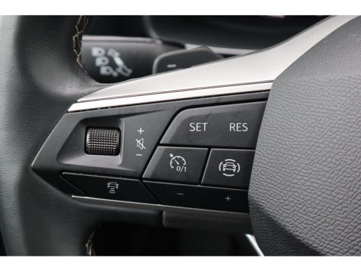 Seat Leon 1.0 eTSI Style Business Intense | Achteruitrijcamera | Airco (automatisch) | Cruise control adaptief ActivLease financial lease