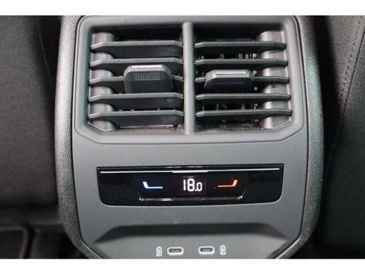 Seat Leon 1.0 eTSI Style Business Intense | Achteruitrijcamera | Airco (automatisch) | Cruise control adaptief ActivLease financial lease