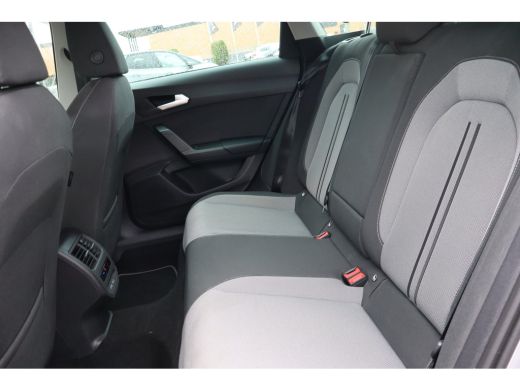 Seat Leon 1.0 eTSI Style Business Intense | Achteruitrijcamera | Airco (automatisch) | Cruise control adaptief ActivLease financial lease