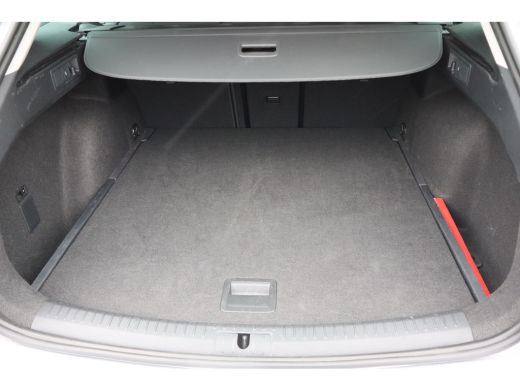 Seat Leon 1.0 eTSI Style Business Intense | Achteruitrijcamera | Airco (automatisch) | Cruise control adaptief ActivLease financial lease