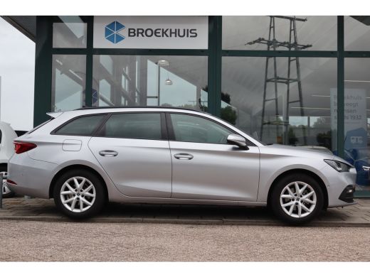 Seat Leon 1.0 eTSI Style Business Intense | Achteruitrijcamera | Airco (automatisch) | Cruise control adaptief ActivLease financial lease