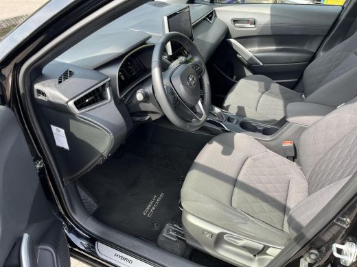 Toyota Corolla Cross Hybrid 200 Dynamic | Navigatie | Apple CarPlay/Android auto | Achteruitrijcamera | Trekhaak | ActivLease financial lease
