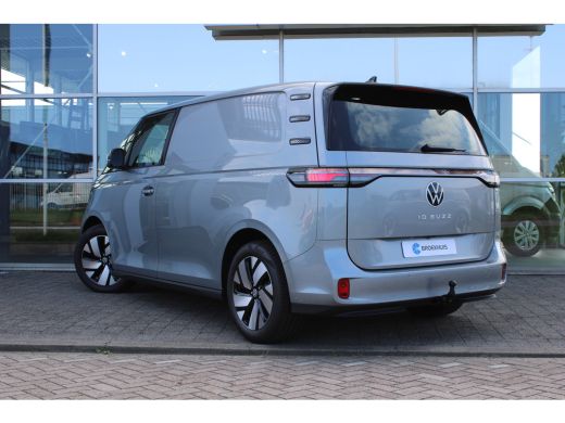 Volkswagen ID. Buzz Cargo Bulli Editon VOOR MEKAAR DEALS | 79 kWh | 286 pk | Trekhaak | Achterklep | 360° camera | IQ.LIGHT... ActivLease financial lease