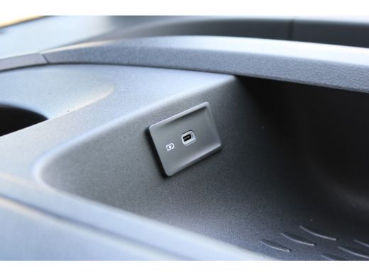 Volkswagen ID. Buzz Cargo Bulli Editon VOOR MEKAAR DEALS | 79 kWh | 286 pk | Trekhaak | Achterklep | 360° camera | IQ.LIGHT... ActivLease financial lease