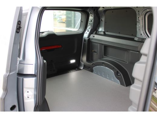 Volkswagen ID. Buzz Cargo Bulli Editon VOOR MEKAAR DEALS | 79 kWh | 286 pk | Trekhaak | Achterklep | 360° camera | IQ.LIGHT... ActivLease financial lease