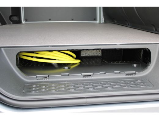 Volkswagen ID. Buzz Cargo Bulli Editon VOOR MEKAAR DEALS | 79 kWh | 286 pk | Trekhaak | Achterklep | 360° camera | IQ.LIGHT... ActivLease financial lease