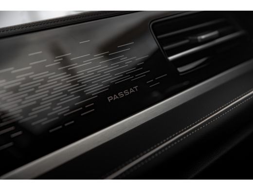 Volkswagen Passat Variant 1.5 eHybrid 204pk Elegance Business | Panoramdak | Dodehoeksensor | 360 Camera | Stoelver... ActivLease financial lease