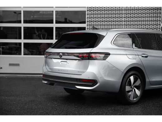 Volkswagen Passat Variant 1.5 eHybrid 204pk Elegance Business | Panoramdak | Dodehoeksensor | 360 Camera | Stoelver... ActivLease financial lease