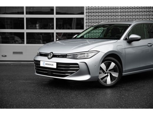 Volkswagen Passat Variant 1.5 eHybrid 204pk Elegance Business | Panoramdak | Dodehoeksensor | 360 Camera | Stoelver... ActivLease financial lease
