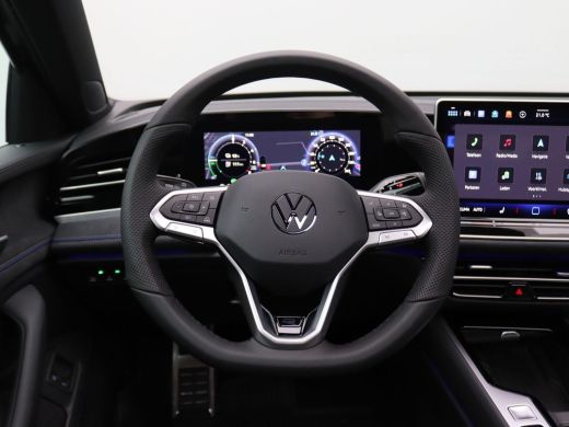 Volkswagen Passat Variant 1.5 eHybrid R-Line Edition 272PK DSG Matrix led, trekhaak, side assist, schuif-kanteldak,... ActivLease financial lease