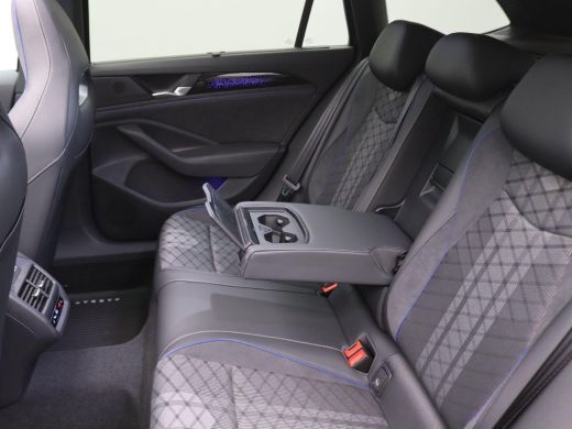 Volkswagen Passat Variant 1.5 eHybrid R-Line Edition 272PK DSG Matrix led, trekhaak, side assist, schuif-kanteldak,... ActivLease financial lease