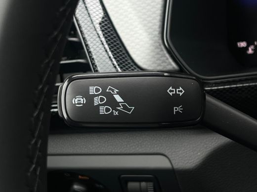 Volkswagen T-Cross Life Edition | 'App-Connect' draadloze smartphone integratie | Achterlichten LED | Afstandscontro... ActivLease financial lease