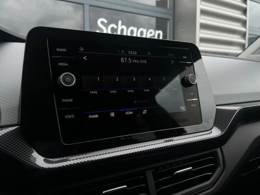 Volkswagen T-Cross Life Edition | 'App-Connect' draadloze smartphone integratie | Achterlichten LED | Afstandscontro... ActivLease financial lease