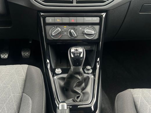 Volkswagen T-Cross Life Edition | 'App-Connect' draadloze smartphone integratie | Achterlichten LED | Afstandscontro... ActivLease financial lease