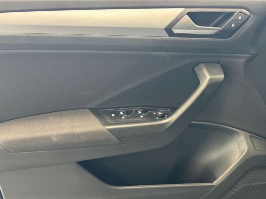 Volkswagen T-Roc 1.0 TSI Life Edition 115PK | Keyless | Led | achteruitrijcamera | Uit voorraad Leverbaar! | achte... ActivLease financial lease