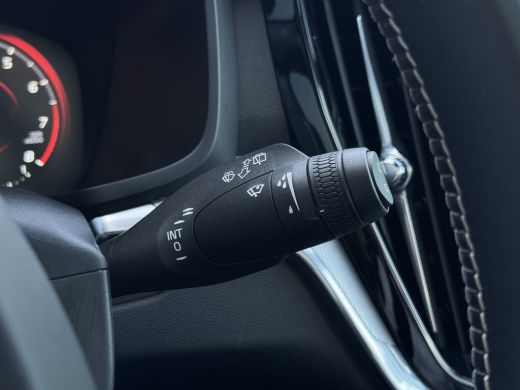 Volvo  V60 2.0 B4 R-Design | Panoramadak | Harman/Kardon | Camera | Pilot Assist | ActivLease financial lease