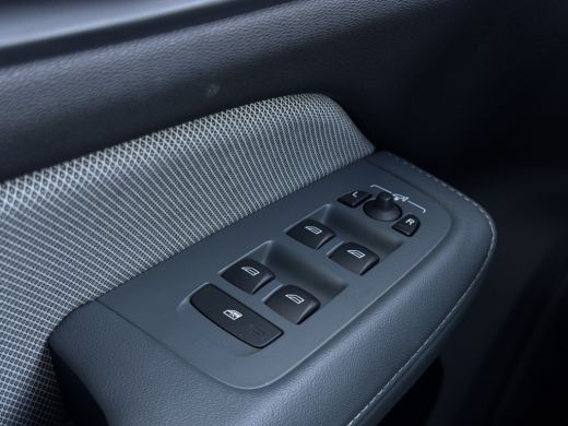 Volvo  V60 2.0 B4 R-Design | Panoramadak | Harman/Kardon | Camera | Pilot Assist | ActivLease financial lease