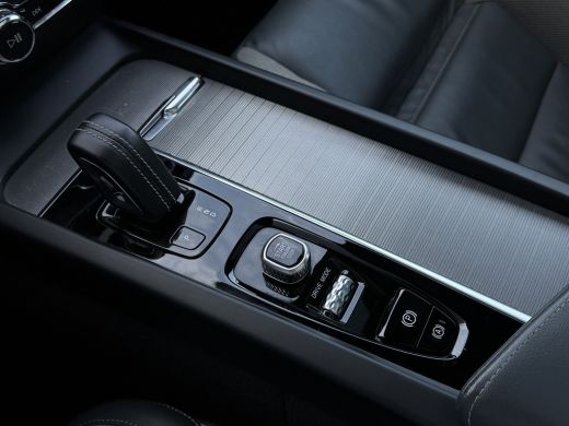 Volvo  V60 2.0 B4 R-Design | Panoramadak | Harman/Kardon | Camera | Pilot Assist | ActivLease financial lease