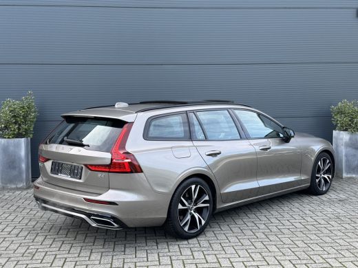 Volvo  V60 2.0 B4 R-Design | Panoramadak | Harman/Kardon | Camera | Pilot Assist | ActivLease financial lease