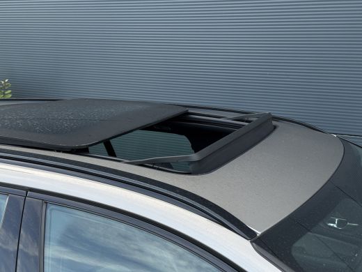 Volvo  V60 2.0 B4 R-Design | Panoramadak | Harman/Kardon | Camera | Pilot Assist | ActivLease financial lease