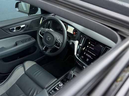 Volvo  V60 2.0 B4 R-Design | Panoramadak | Harman/Kardon | Camera | Pilot Assist | ActivLease financial lease