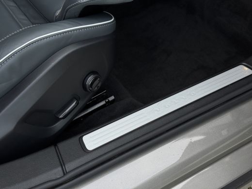 Volvo  V60 2.0 B4 R-Design | Panoramadak | Harman/Kardon | Camera | Pilot Assist | ActivLease financial lease