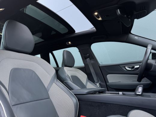 Volvo  V60 2.0 B4 R-Design | Panoramadak | Harman/Kardon | Camera | Pilot Assist | ActivLease financial lease