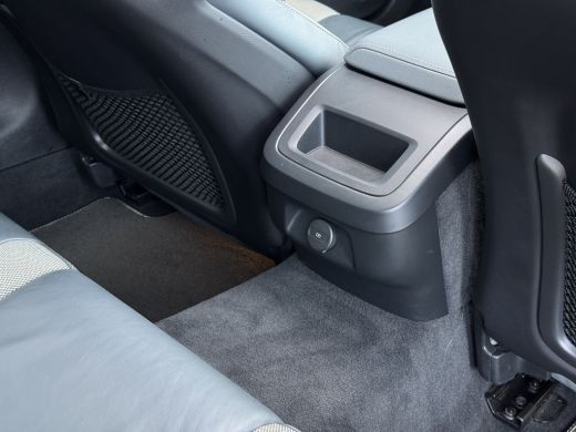 Volvo  V60 2.0 B4 R-Design | Panoramadak | Harman/Kardon | Camera | Pilot Assist | ActivLease financial lease