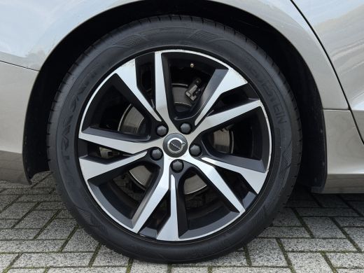 Volvo  V60 2.0 B4 R-Design | Panoramadak | Harman/Kardon | Camera | Pilot Assist | ActivLease financial lease