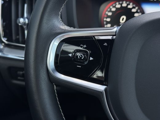 Volvo  V60 2.0 B4 R-Design | Panoramadak | Harman/Kardon | Camera | Pilot Assist | ActivLease financial lease