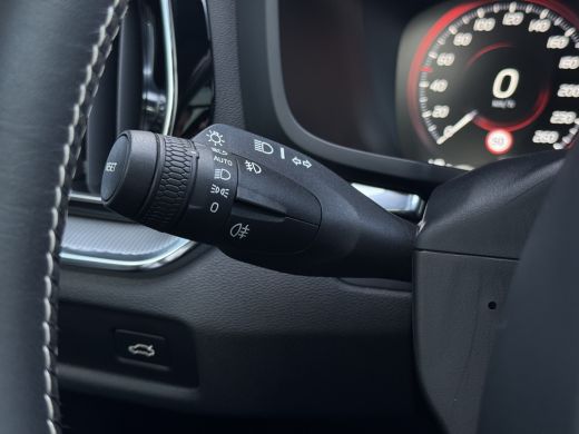 Volvo  V60 2.0 B4 R-Design | Panoramadak | Harman/Kardon | Camera | Pilot Assist | ActivLease financial lease