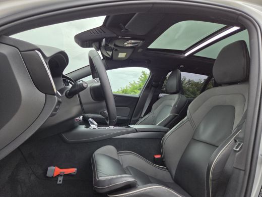 Volvo  V60 2.0 T6 Plug-in hybrid AWD Plus Dark ActivLease financial lease