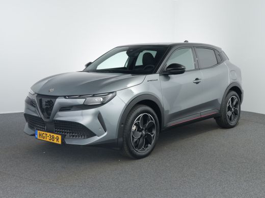Alfa Romeo Junior Elettrica Speciale 54 kWh 156pk | Vol-Leder | Elektr. Stoelen | Techno Pack | Adaptive Cruise | L... Alfa Romeo Junior Elettrica Speciale 54 kWh 156pk | Vol-Leder | Elektr. Stoelen | Techno Pack | Adaptive Cruise | L...
